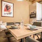 Zeit - Alpine Garden Apartment Mayrhofen