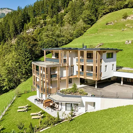 Zeit - Alpine Garden Mayrhofen