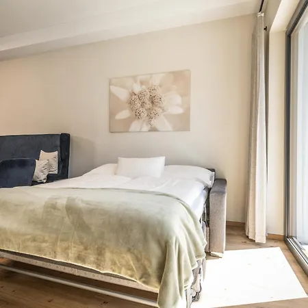 Zeit - Alpine Garden Mayrhofen