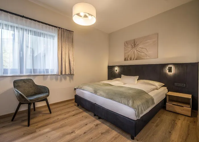 Zeit - Alpine Garden מאיירהופן