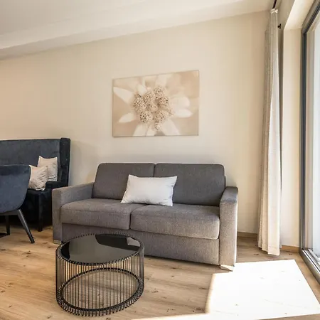 Zeit - Alpine Garden Mayrhofen